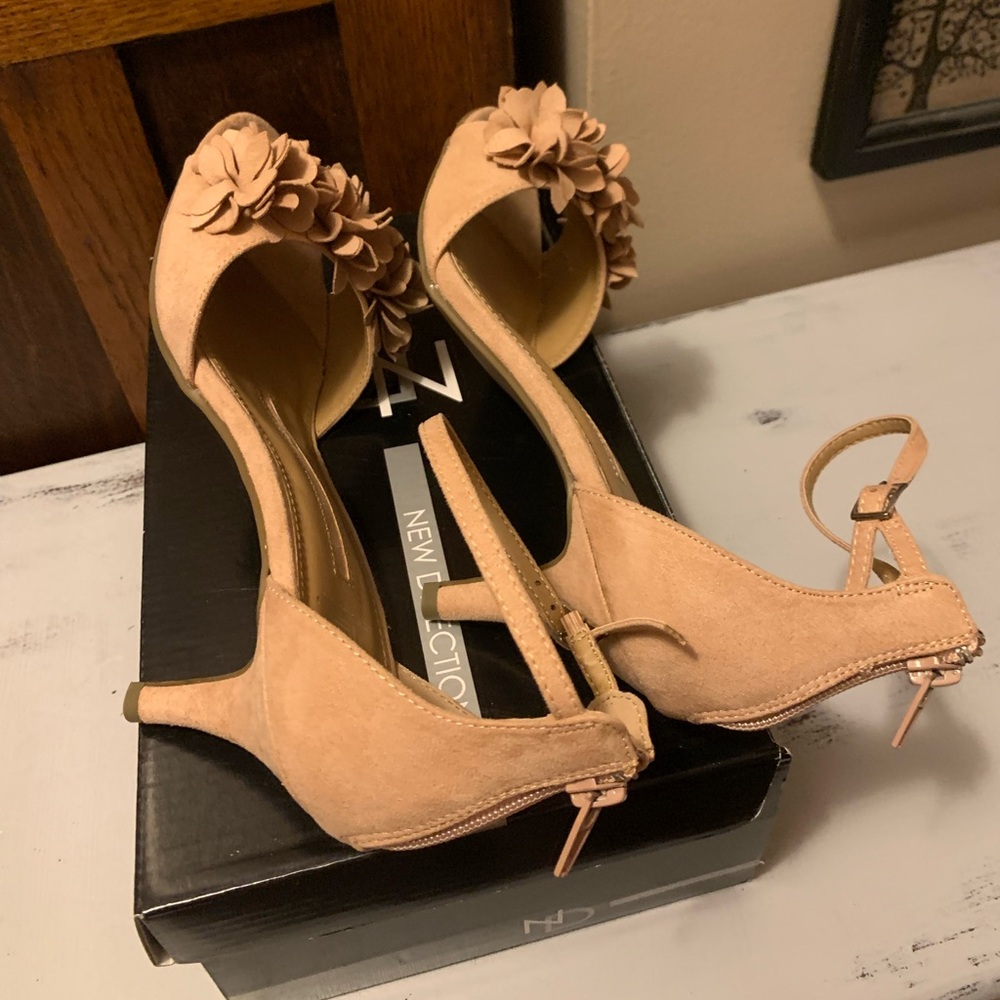 New Women’s Floral Ankle-Strap Sandals in Pale Pink - Picture 2 of 7